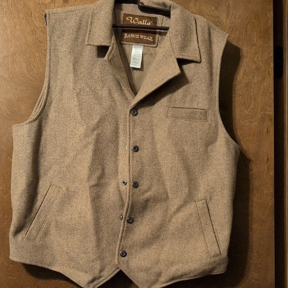 Walls Men's Camel colored Vest